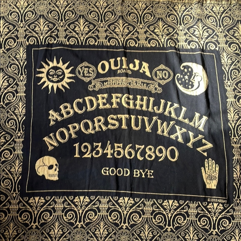 VINTAGE 2019 SPIRIT HALLOWEEN OUIJA BOARD BLANK THROW WITH TASSELS HASBRO